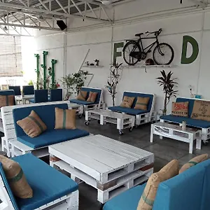 Birdnest Guesthouse, Gaia Rooftop Cafe Ostello